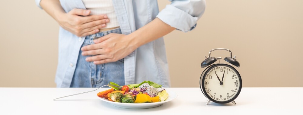 Intermittent,Fasting,,Diet,Healthy,Asian,Young,Woman,Dietary,,Having,Stomach woman looking at food